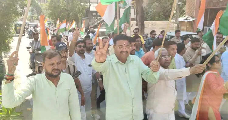 राष्ट्रभक्ति के रंग में रंगा हरिद्वार, 180 फीट तिरंगे के साथ निकली भव्य तिरंगा यात्रा