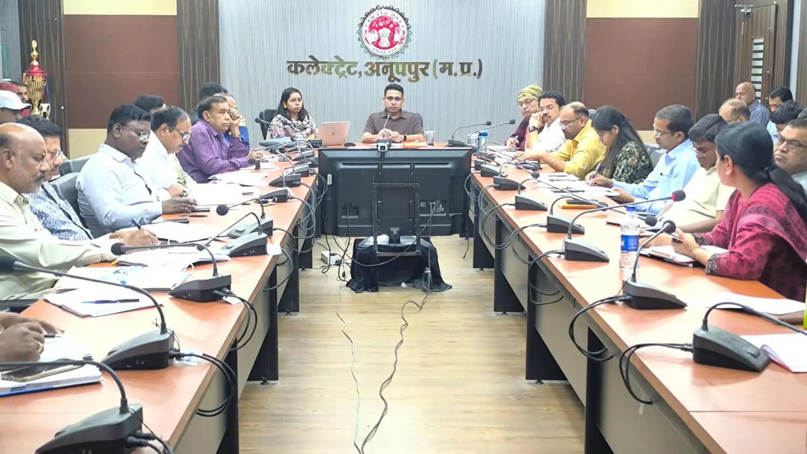 अनूपपुर: पट्टा दिलाने में नपाधिकारी एवं गैस सिलेंडर की उपलब्धता पर डीएसओ कलेक्टर ने लाई फटकार