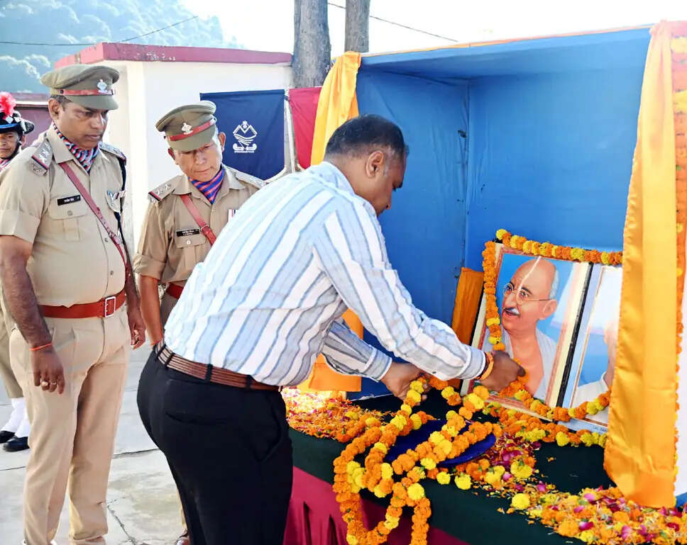 विद्यार्थियों ने दिया सत्य-अहिंसा का संदेश