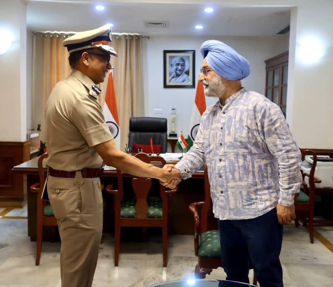 उपराज्यपाल से दिल्ली पुलिस आयुक्त अनुराग कुमार ने की मुलाकात