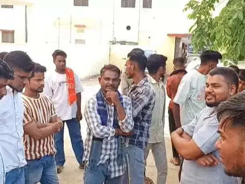 पीएचसी में इंजेक्शन के बाद युवती की मौत, सीएचसी पर 8 घंटे धरना