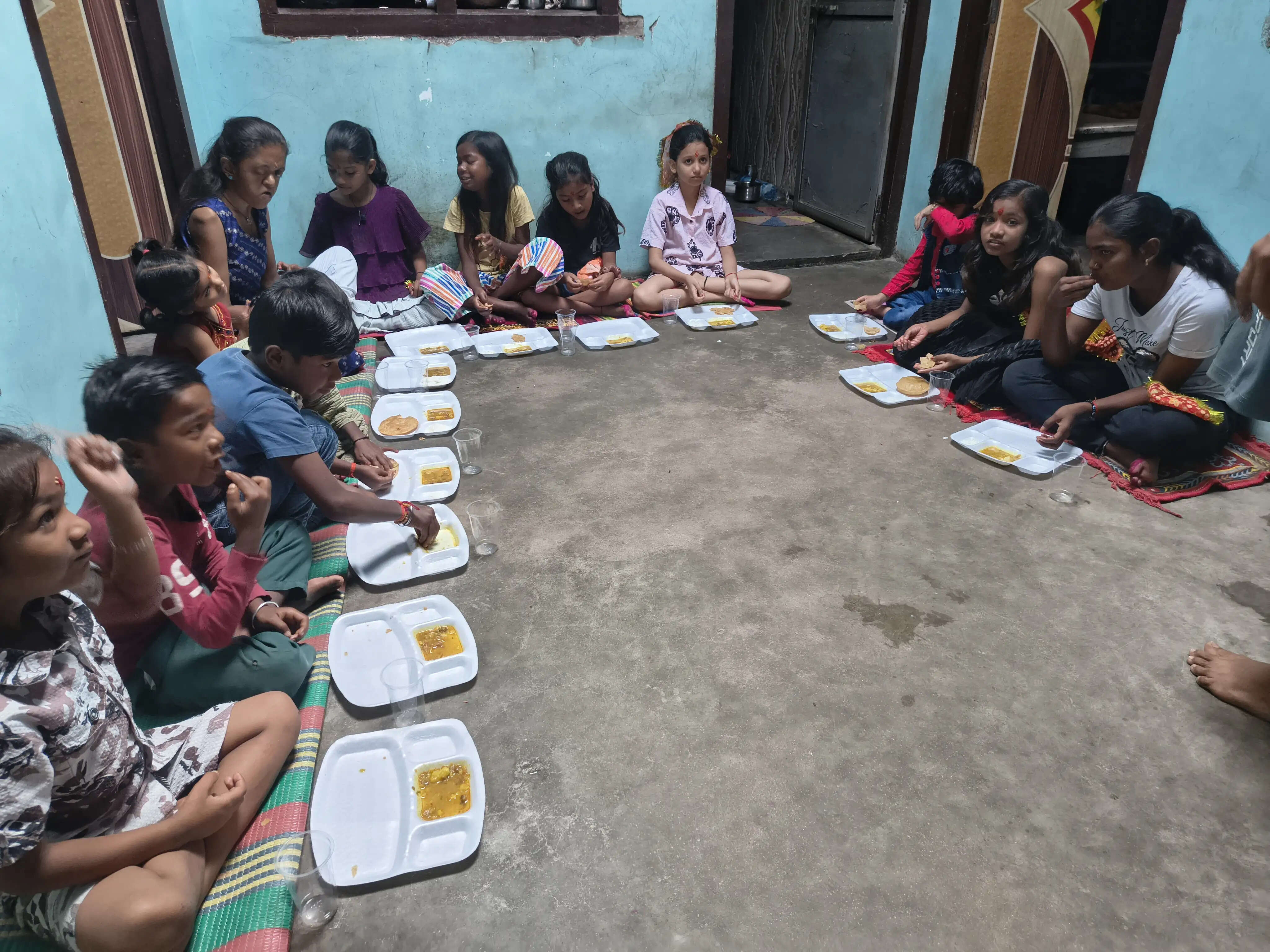 अष्टमी पर देवी मंदिरों में उमड़ा आस्था का जनसैलाब, मां महागौरी की पूजा कर की सुख-समृद्धि की कामना