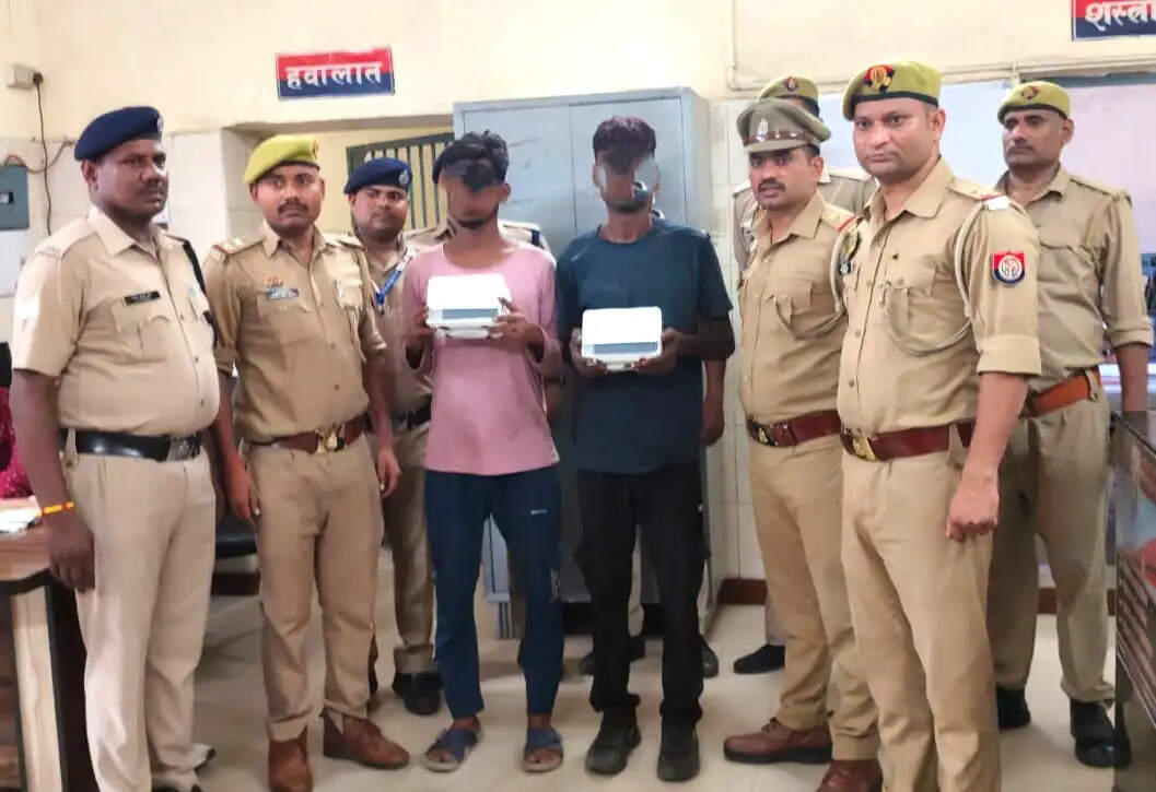 ट्रेनों में मोबाइल चोरी करने वाले दो आरोपित गिरफ्तार, 3.50 लाख के मोबाइल बरामद