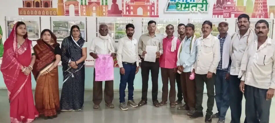 जर्जर स्कूल भवन के पुनर्निर्माण की मांग, सात दिन में स्वीकृति नहीं तो तालाबंदी
