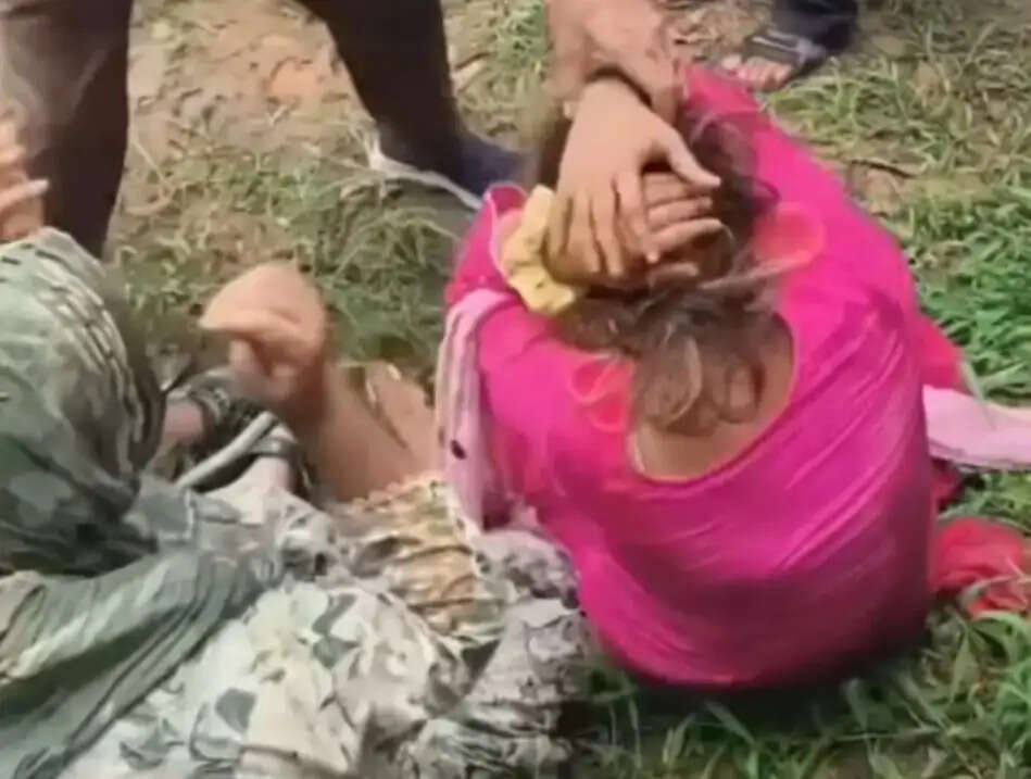 नूरपुर में चोरी के शक में 2 महिलाओं की जूते से पिटाई का वीडियो वायरल, पुलिस ने अज्ञात लोगों के खिलाफ किया मामला दर्ज