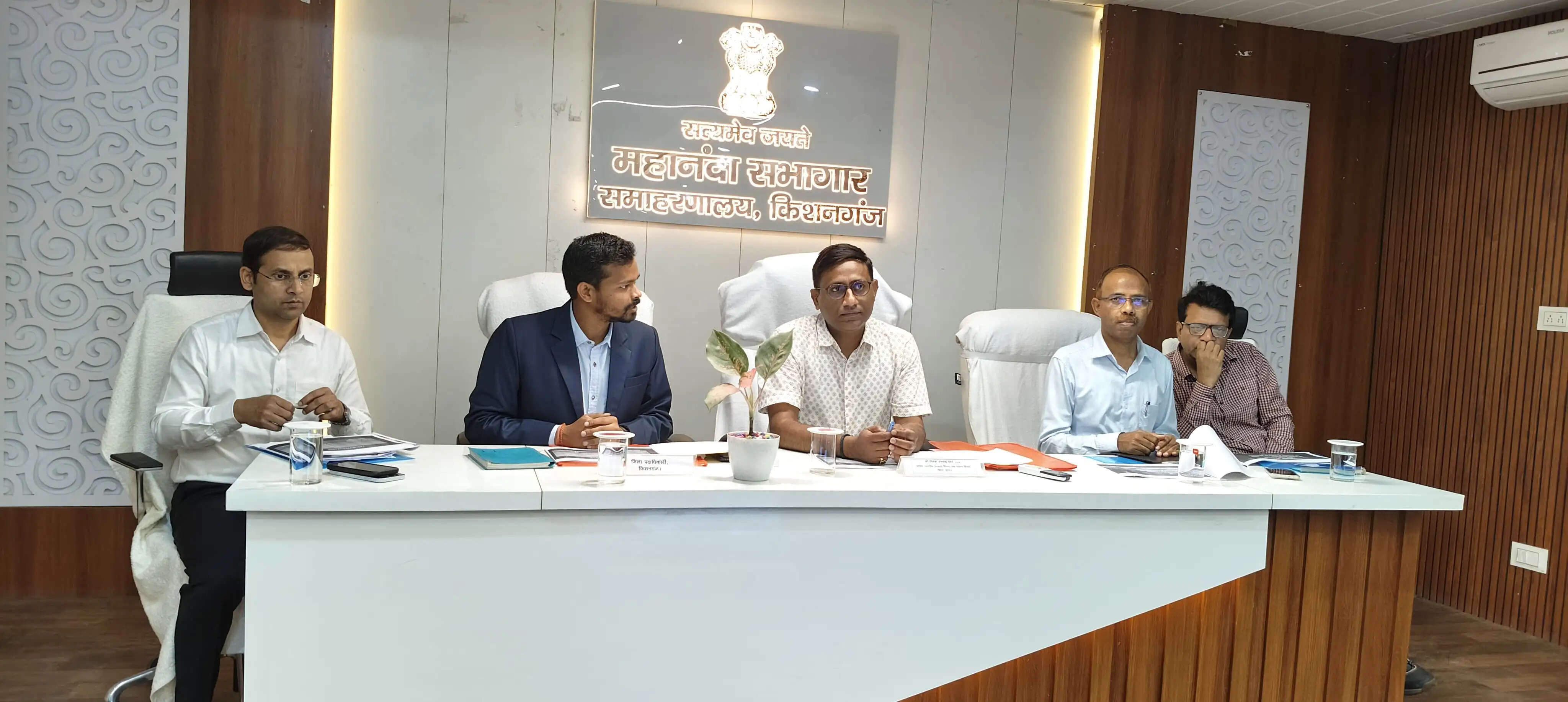 गैस आपूर्ति व आवश्यक वस्तुओं की उपलब्धता पर सचिव ने की समीक्षा, प्रशासन को दिए आवश्यक निर्देश