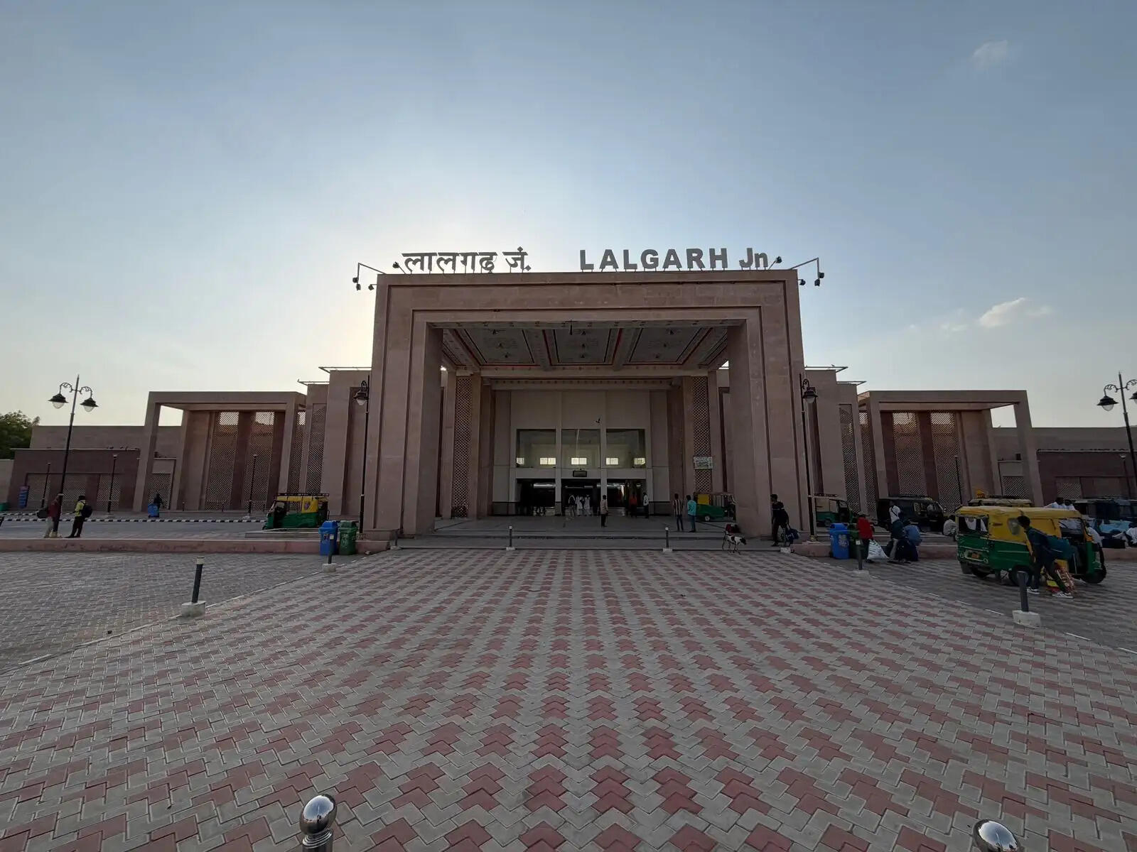 ऐतिहासिक लालगढ़ स्टेशन अब नये अवतार में, सोलर प्लांट किया स्थापित