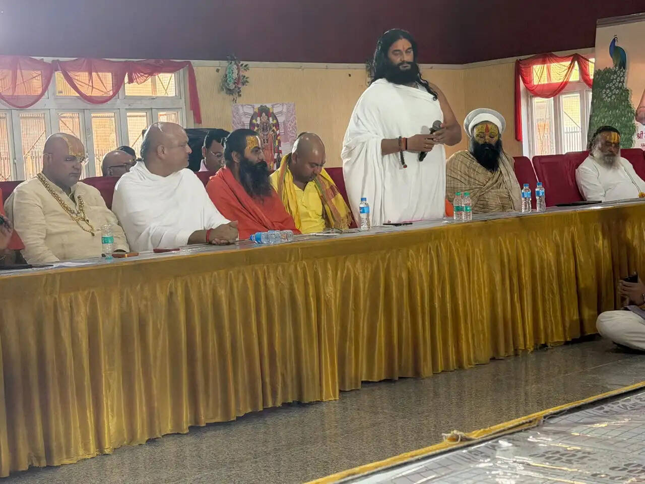 (अपडेट) संतों ने बैठक कर श्रीरामजन्मभूमि में सामने आये चोरी के प्रकरण को लेकर देशभर में फैले दुष्प्रचार का पुरजोर प्रतिवाद किया
