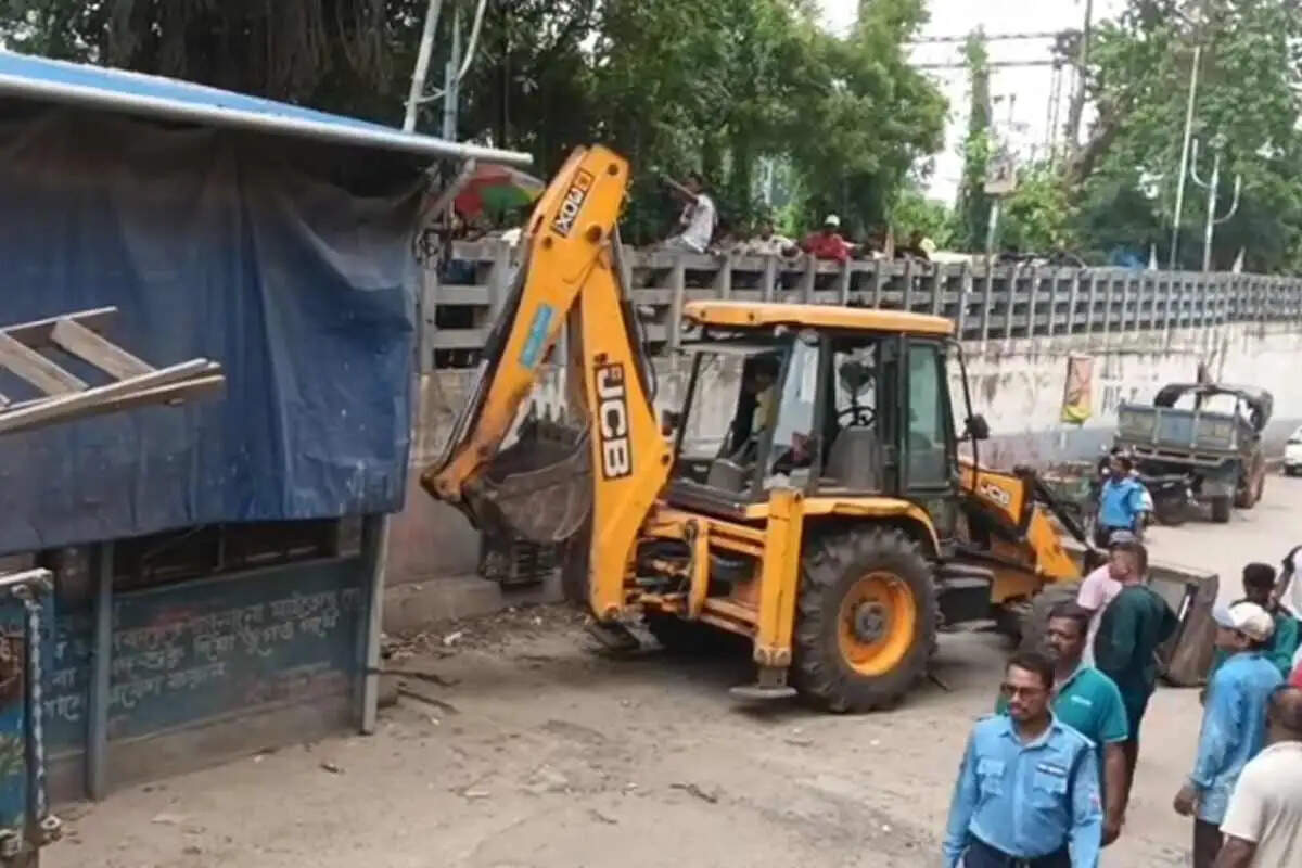 कोन्नगर में ‘बुलडोजर कार्रवाई’, विधायक की मौजूदगी में टोल वसूली कार्यालय ध्वस्त