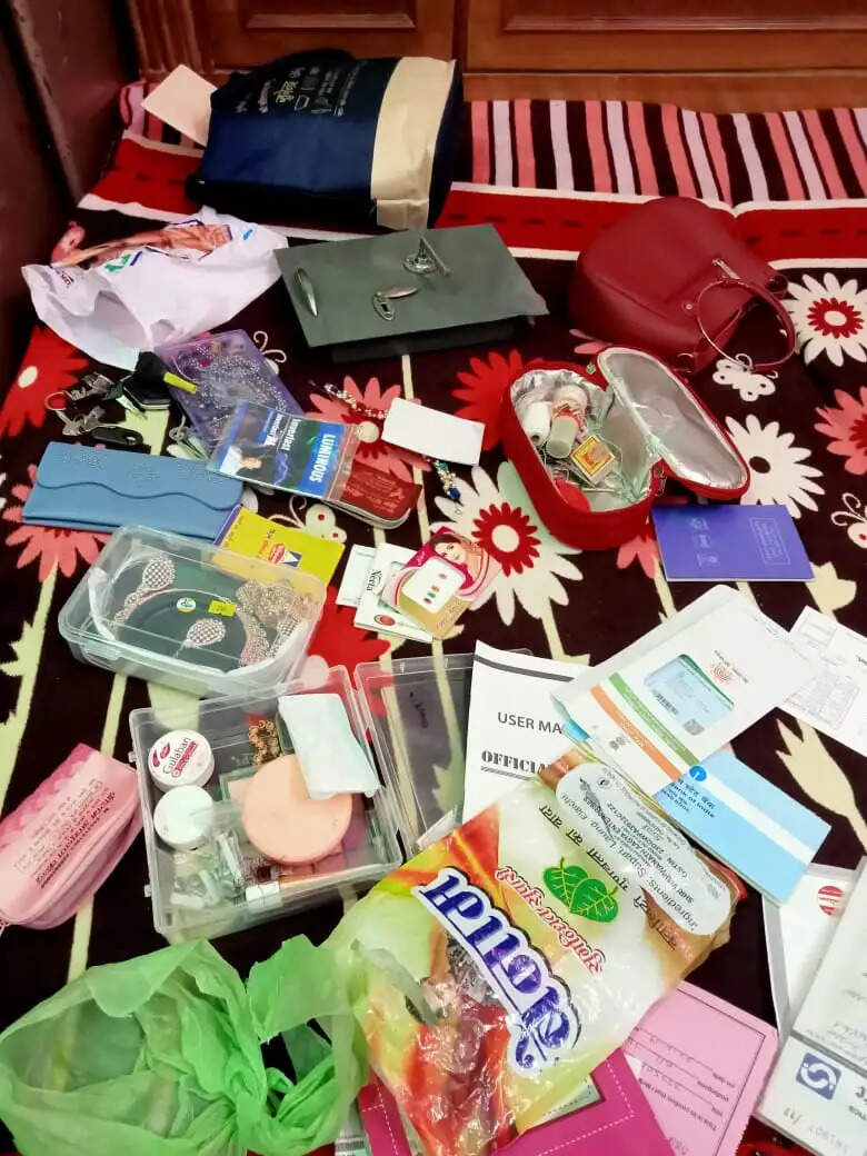 शादी समारोह में गए परिवार के घर में चोरी