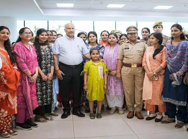 पुलिस मुख्यालय में मनाया गया होली मिलन समारोह