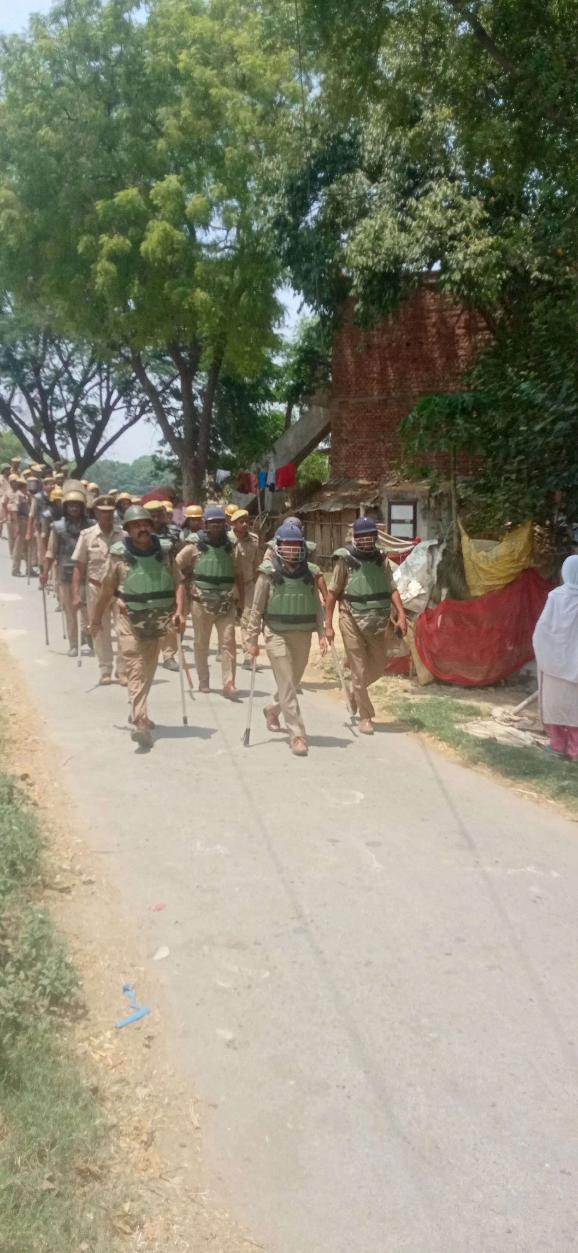 वाराणसी : महिला को टक्कर मारने वाले कार चालक काे परिजनों ने पीट-पीट कर मार डाला