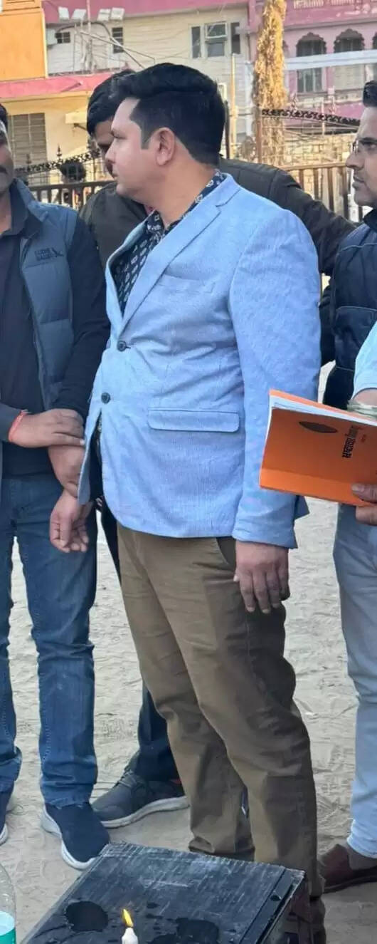 मेडिकल कॉलेज का प्रिंसिपल पचास हजार रुपये की रिश्वत लेते  गिरफ्तार