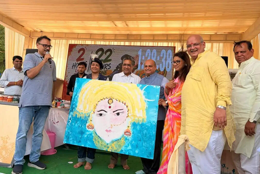 सुनील बंसल ने की मनन चतुर्वेदी के मैराथन पेंटिंग शो की प्रशंसा