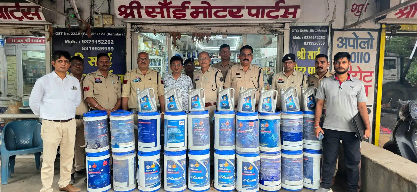 जांजगीर-चांपा में एचपीसीएल के नाम पर डुप्लीकेट तेल बेचने वालों पर पुलिस की रेड, 2.50 लाख का नकली तेल जब्त