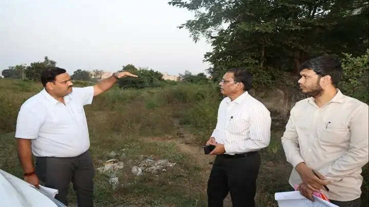भोपालः बीडीए के विद्या नगर कार्य फेस-2 एवं 3 का संभागायुक्त ने किया निरीक्षण