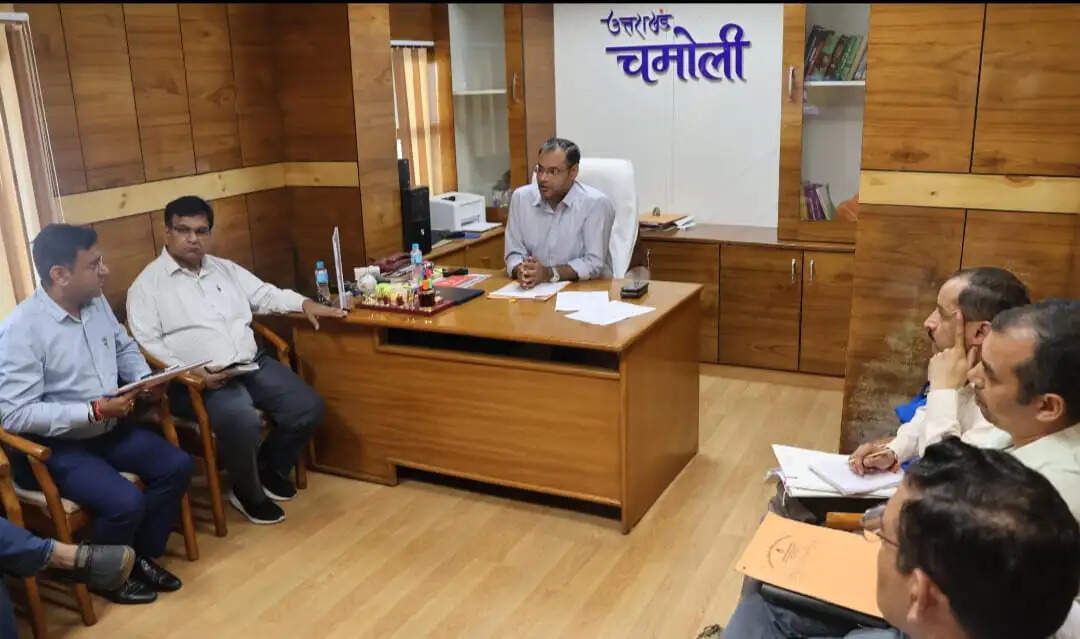 जोशीमठ सीवरेज व पेयजल परियोजना के कार्य इसी माह होंगें शुरू : डीएम