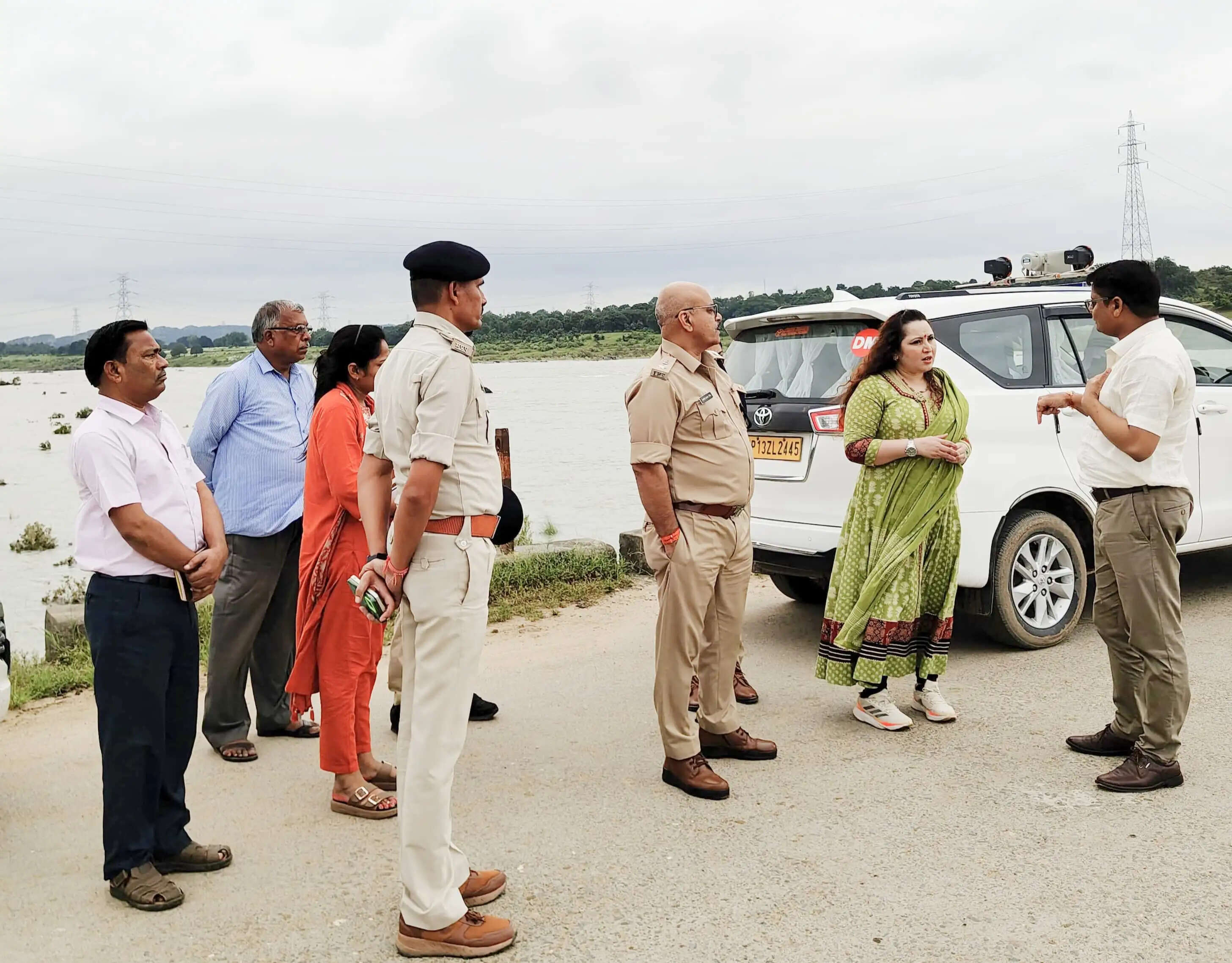 मैहरः कलेक्टर और पुलिस अधीक्षक ने अतिवर्षा से जलभराव वाले क्षेत्रों का किया निरीक्षण