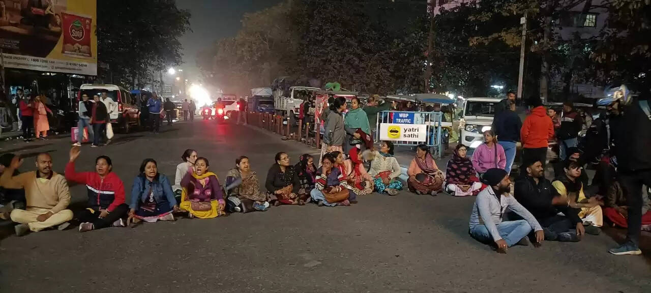 भाजपा कार्यकर्ताओं ने भगत सिंह मोड पर किया धरना प्रदर्शन