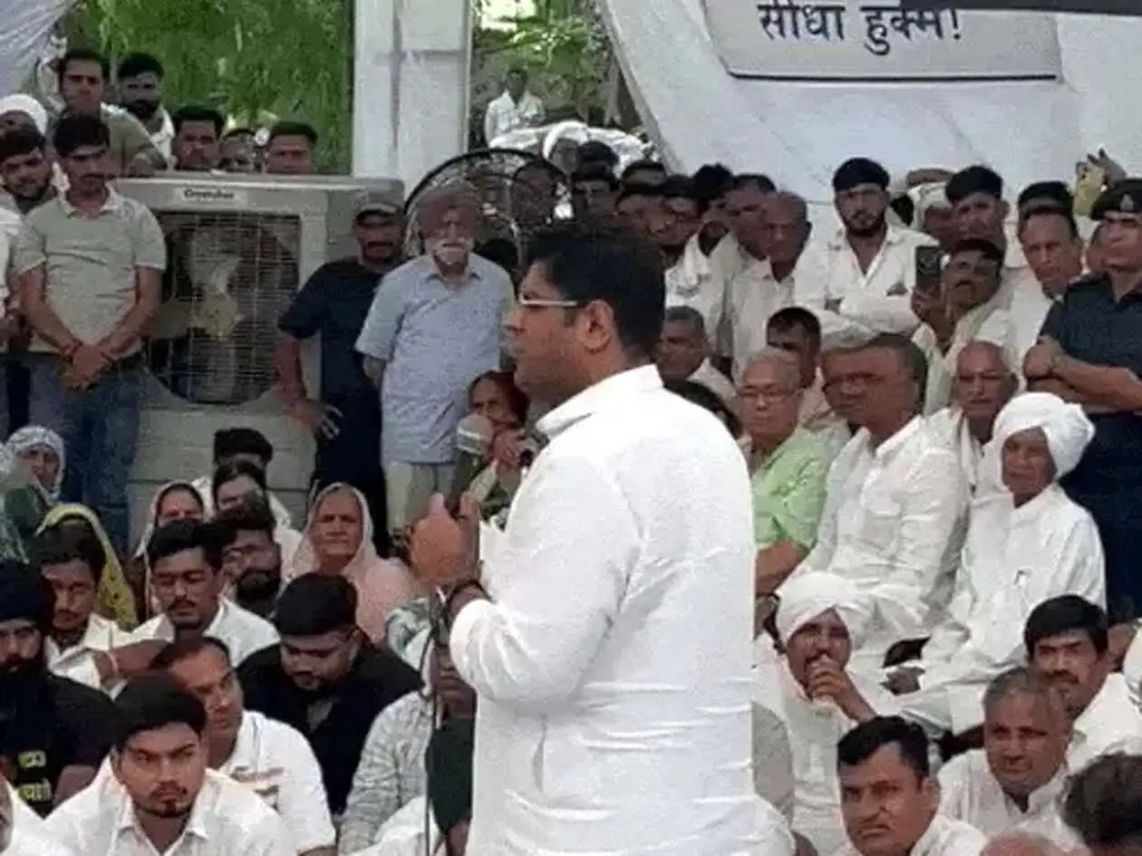 हिसार : महापंचायत में पांच दिन का अल्टीमेटम, आयुक्त व एडीजीपी को सौंपा ज्ञापन