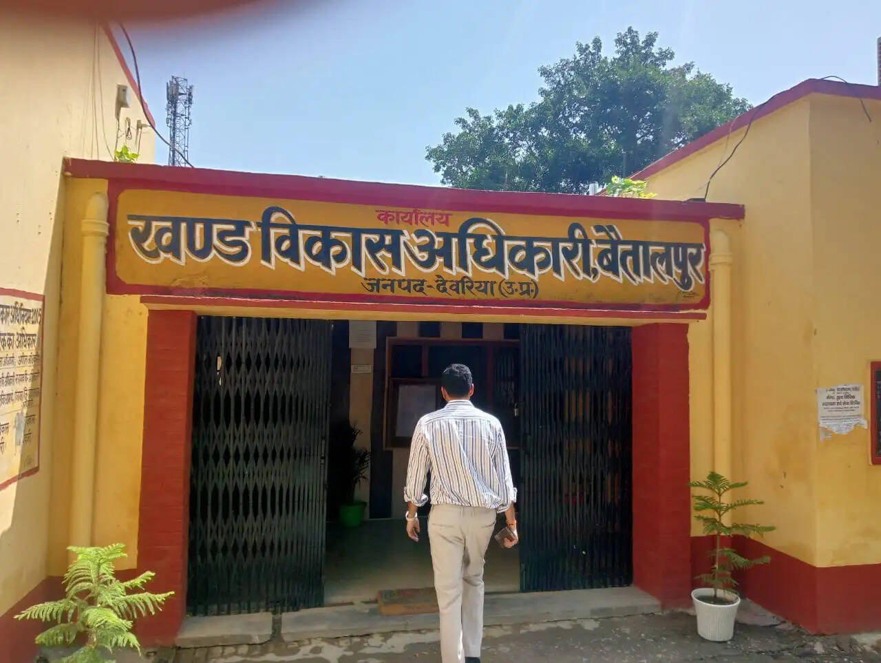 मरीजों को समुचित उपचार एवं आवश्यक दवाएं बिना किसी परेशानी के उपलब्ध कराएं : जिलाधिकारी
