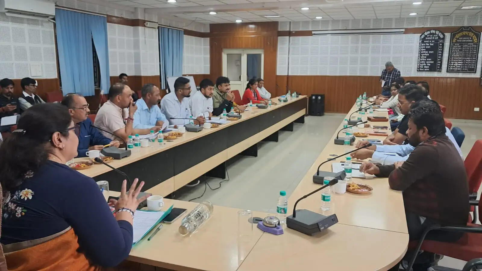 बोर्ड बैठक में शहर की बदहाली पर सभासदों का हल्ला
