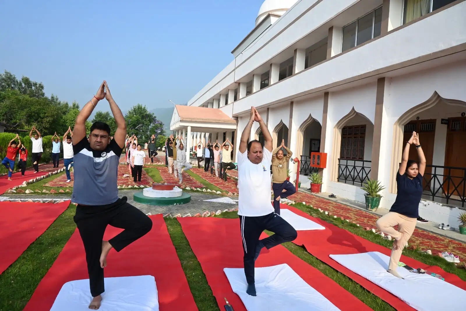 योग के साथ स्वच्छता का संदेश, जिला न्यायालय से निकली जागरूकता रैली