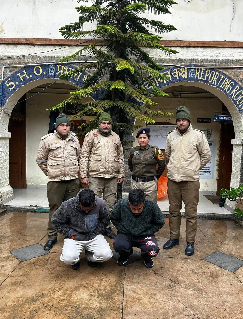 दो सगे भाइयों से चिट्टा बरामद, गिरफ्तार