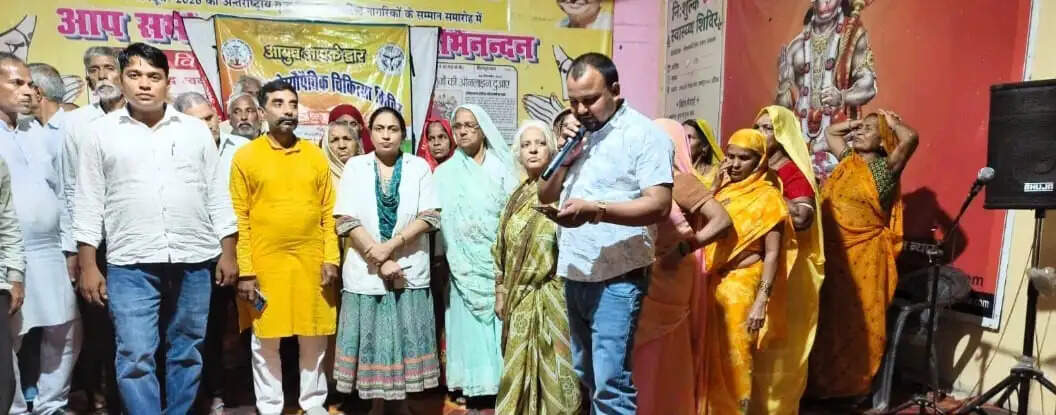 औरैया : वृद्धाश्रम में बुजुर्गों को सिखाए स्वस्थ रहने के तरीके