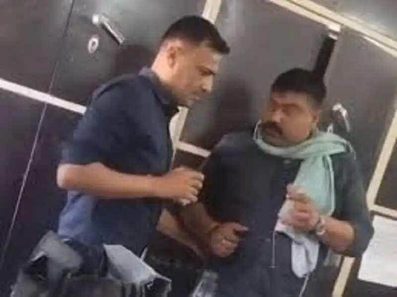 शहडोल:&nbsp;लोकायुक्त रीवा की बड़ी कार्रवाई,&nbsp;एसडीएम कार्यालय का बाबू 15 हजार की रिश्वत लेते रंगे हाथ गिरफ्तार