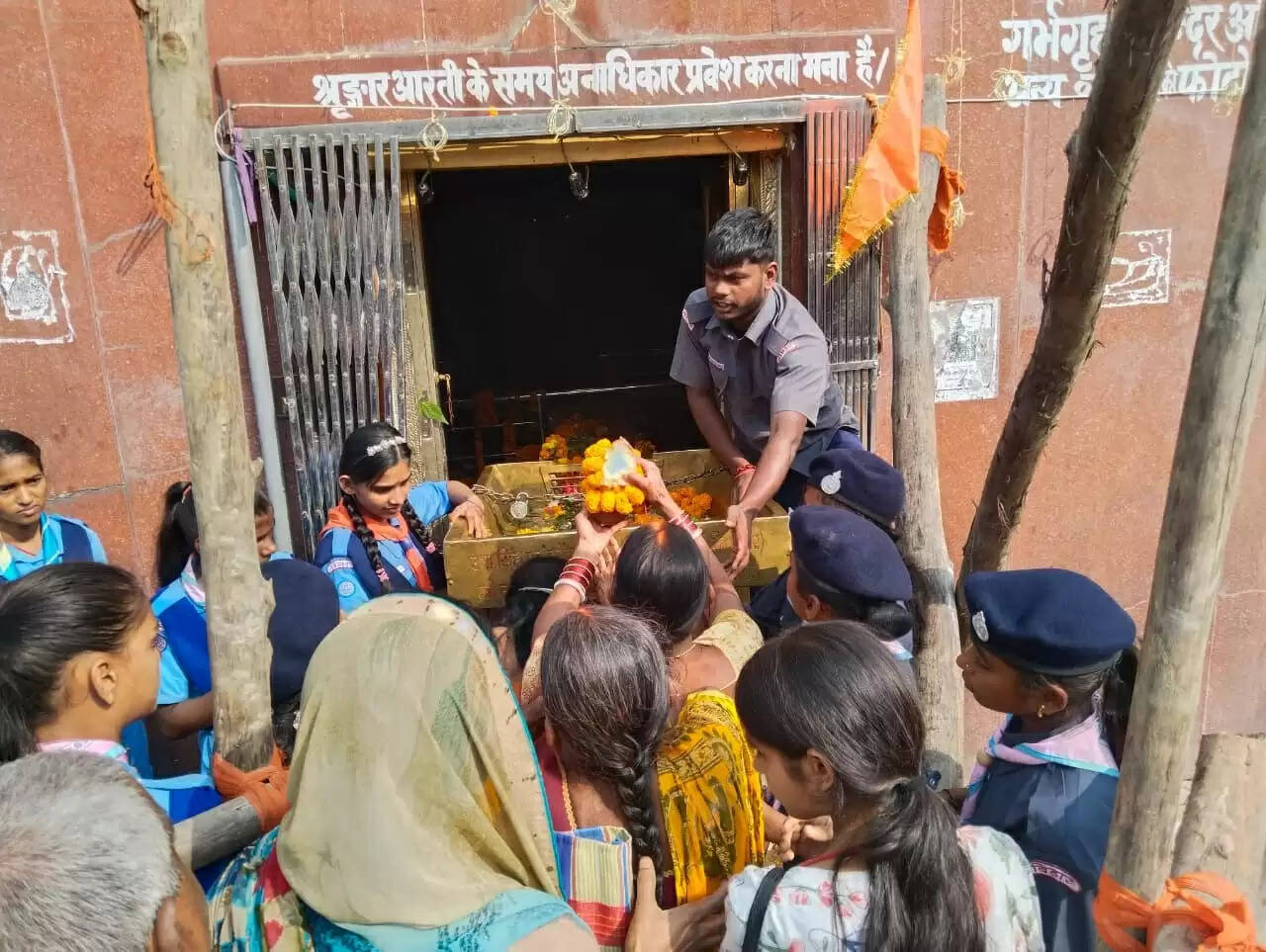 कार्तिक पूर्णिमा: बाबा हरिहरनाथ मंदिर एवं कालीघाट में 200 स्काउट–गाइड ने संभाली भीड़ नियंत्रण की जिम्मेदारी