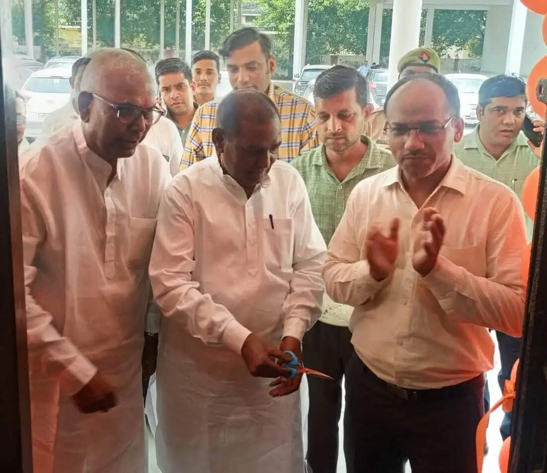 योगी सरकार ने पारंपरिक माटी कला को नई पहचान दिलाई : गोपाल अंजान