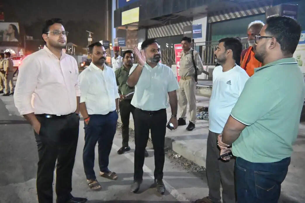 30 अक्टूबर तक सड़कें दुरुस्त न हुईं तो होगी कार्रवाई : जिलाधिकारी
