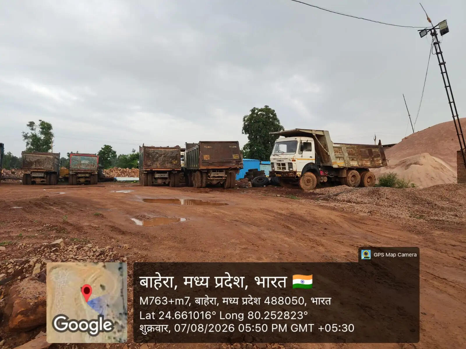 पन्ना : लाखों घनमीटर खनिज का संदिग्ध भंडारण, क्रेशर प्लांट सील; 10 डंपर और दो पोकलेन जब्त