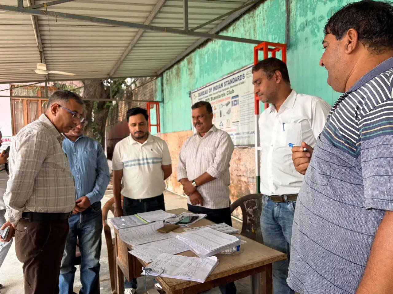 पात्र मतदाताओं का शत-प्रतिशत पंजीकरण सुनिश्चित करें अधिकारी-राजेश शर्मा