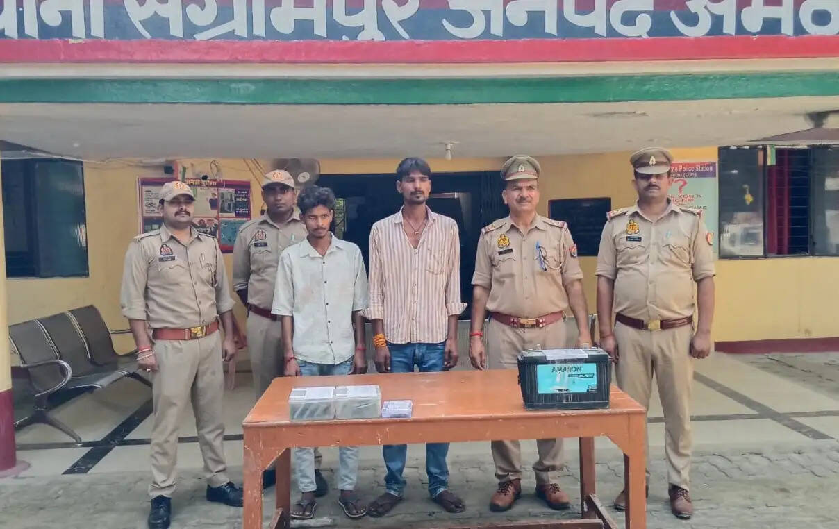 अमेठी में दो शातिर चोर गिरफ्तार, पांच लाख के 21 मोबाइल और बैट्री बरामद