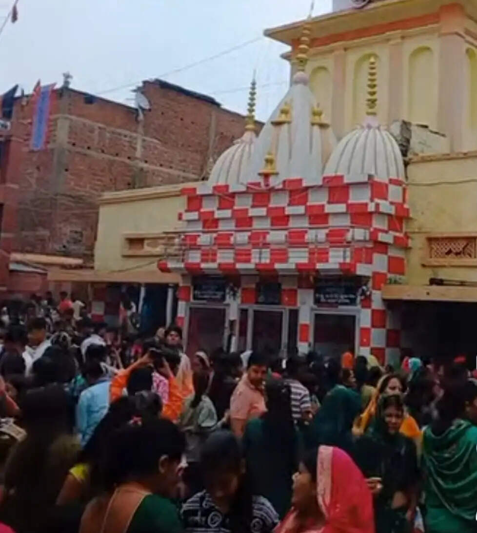 सावन के पहले सोमवार को हर हर महादेव के जयकारे से गूंजा सारण