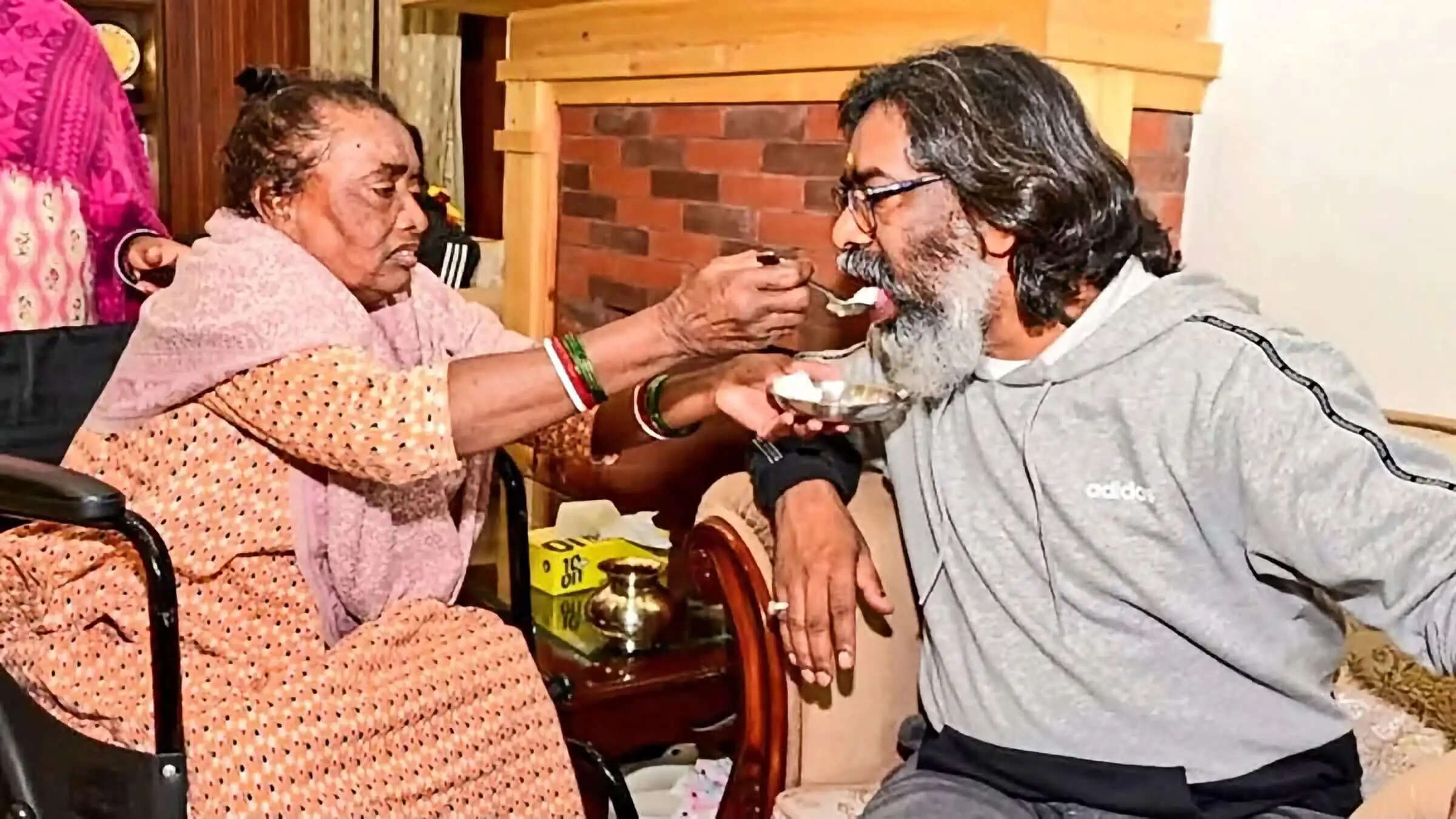 बाबा और मां के बिना काटने दौड़ेगा नेमरा गांव : हेमंत