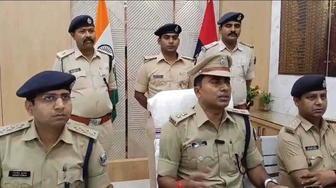 लूट कांड का खुलासा, देसी कट्टा और जिंदा कारतूस के साथ एक अपराधी गिरफ्तार