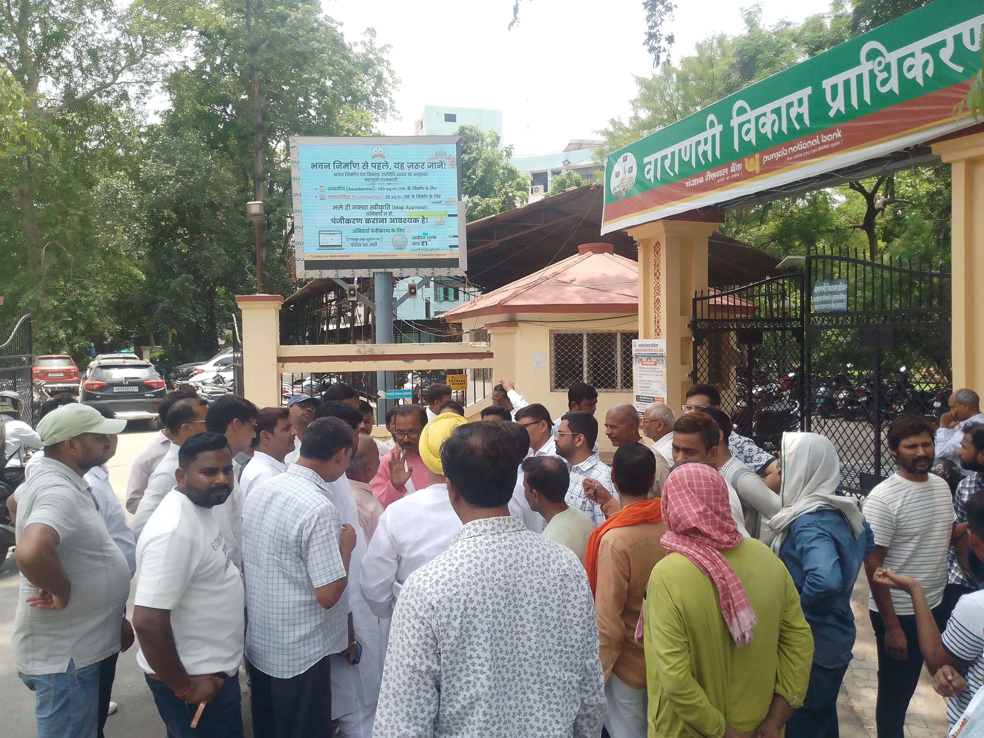वाराणसी लॉन एसोसिएशन ने प्राधिकरण उपाध्यक्ष के सामने रखी अपनी मांगें, शासन भेजी जाएगी फाइल