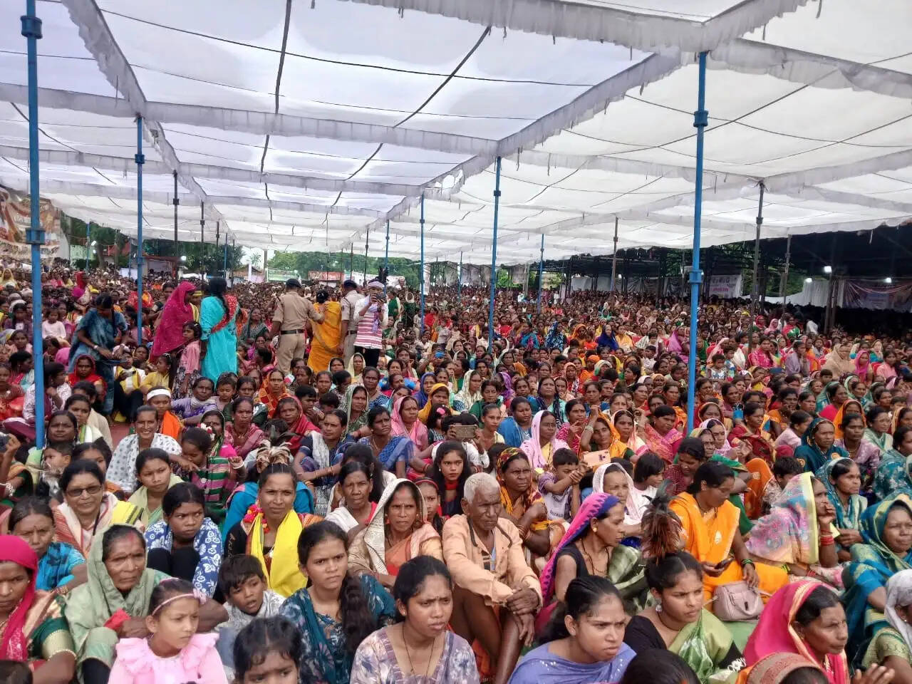 नगरी में गूंजा आदिवासी एकजुटता का संदेश, उत्साह से मनाया गया विश्व आदिवासी दिवस