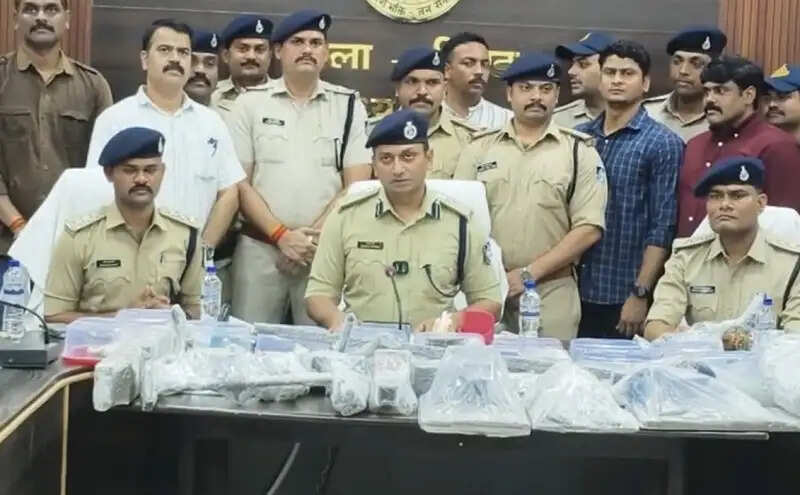 मप्र पुलिस की आपराधिक गतिविधियों पर प्रभावी कार्रवाई, 15 दिनों में 52 अवैध हथियार जब्त