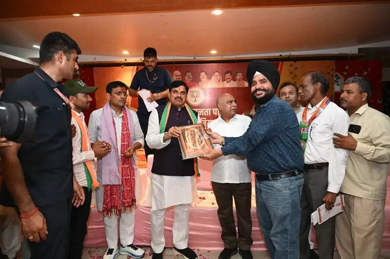 भाजपा समाज को लेकर चलती है, कांग्रेस परिवावाद पर टिकी है: डॉ. मोहन यादव