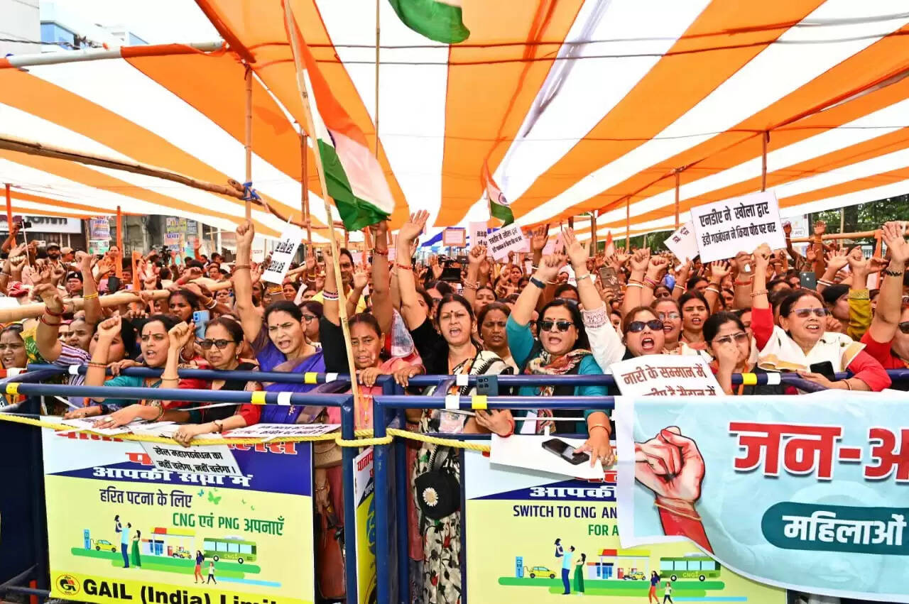 'जन आक्रोश महिला मार्च' में एनडीए की महिलाओं ने एक स्वर में कहा - हम अपना अधिकार लेकर रहेंगे