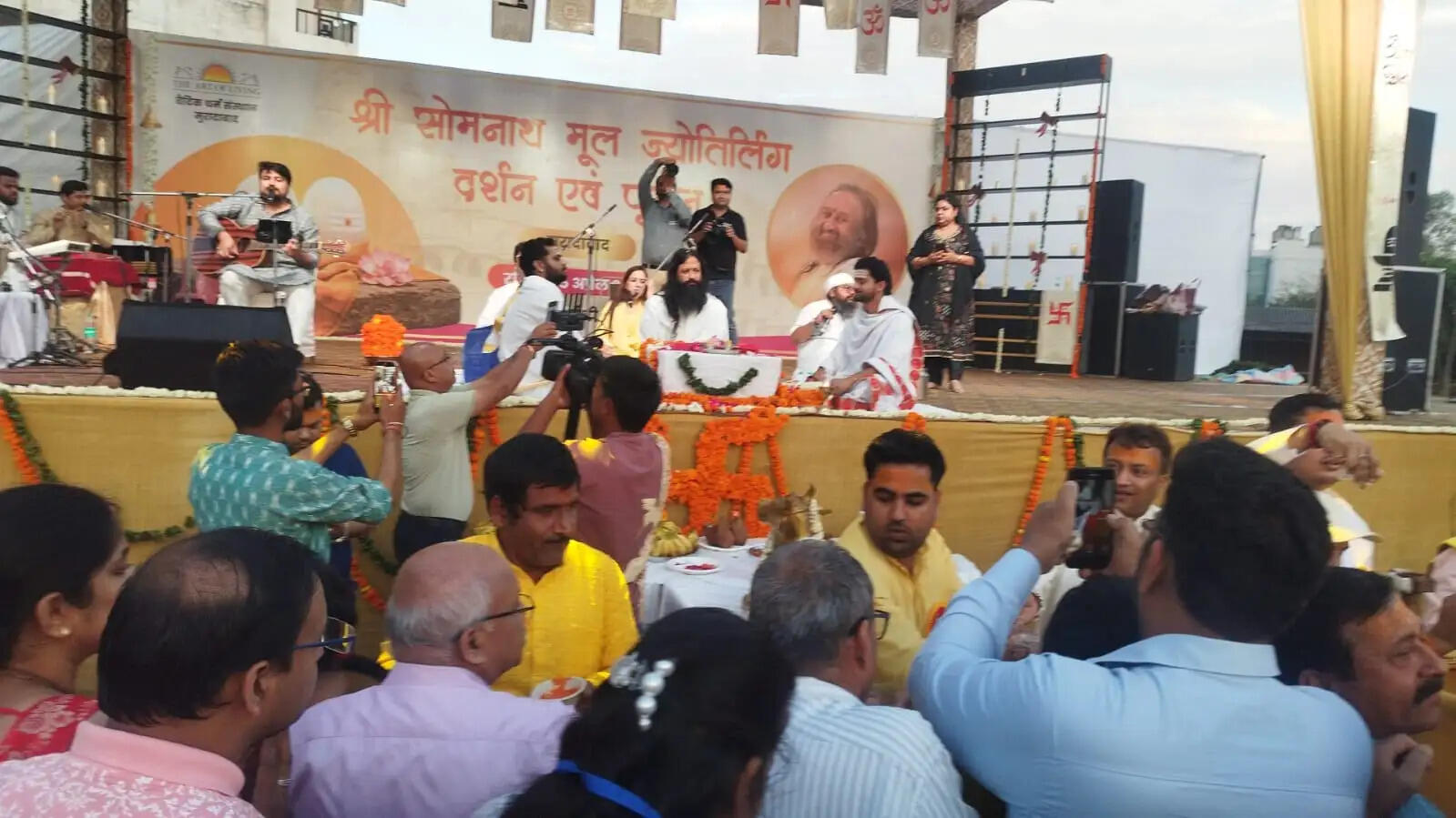 मुरादाबाद में मूल सोमनाथ ज्योतिर्लिंग के दर्शन को उमड़ी भक्तों की भीड़