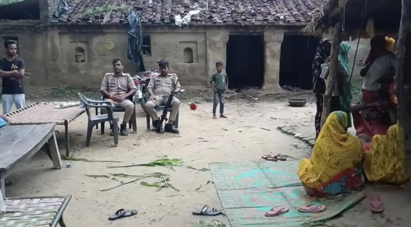 खेत से लौट रहे युवक की धारदार हथियार से हत्या