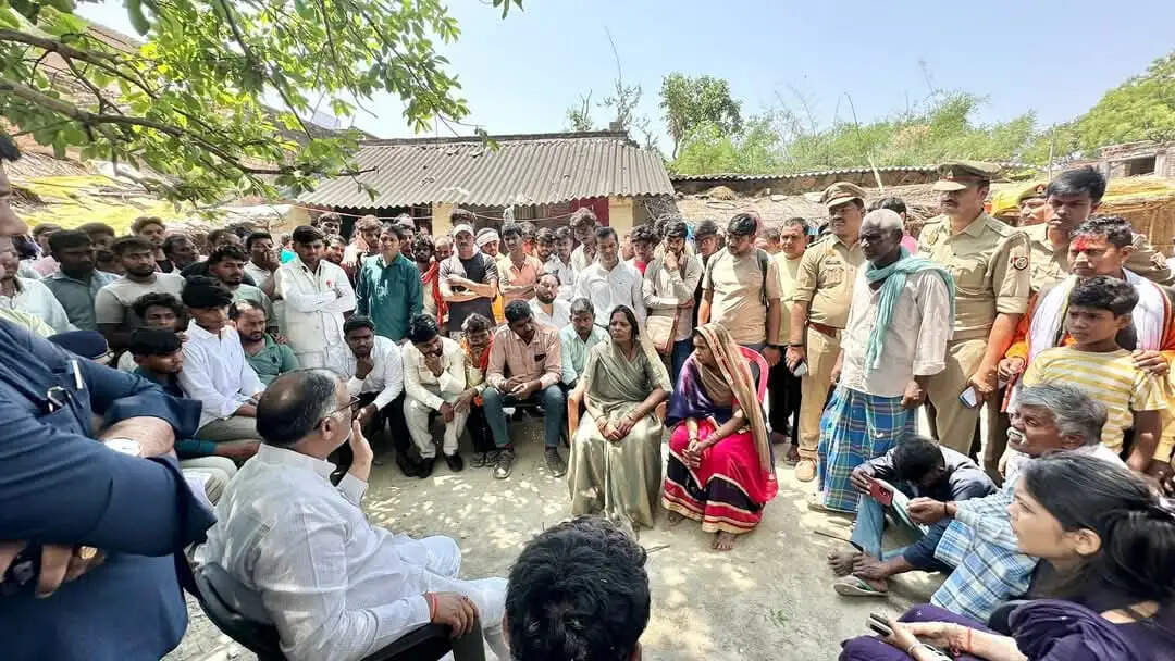 हत्या के 24 घंटे बाद रामघाट पर हुआ आजाद का अंतिम संस्कार, प्रशासन के आश्वासन पर माने परिजन