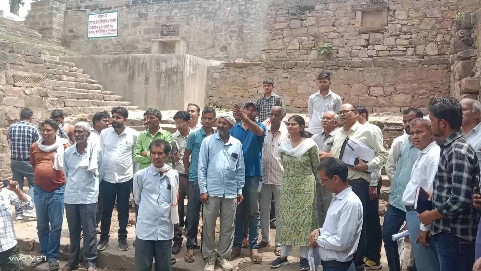 राजगढ़-रैणी क्षेत्र में कलेक्टर का निरीक्षण, स्वास्थ्य, शिक्षा और जल संरक्षण कार्यों पर दिया जोर