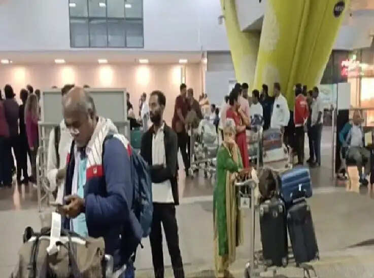 इज़राइल–ईरान युद्ध के चलते दुबई में फंसे 217 लोग विशेष विमान से चेन्नई पहुंचे