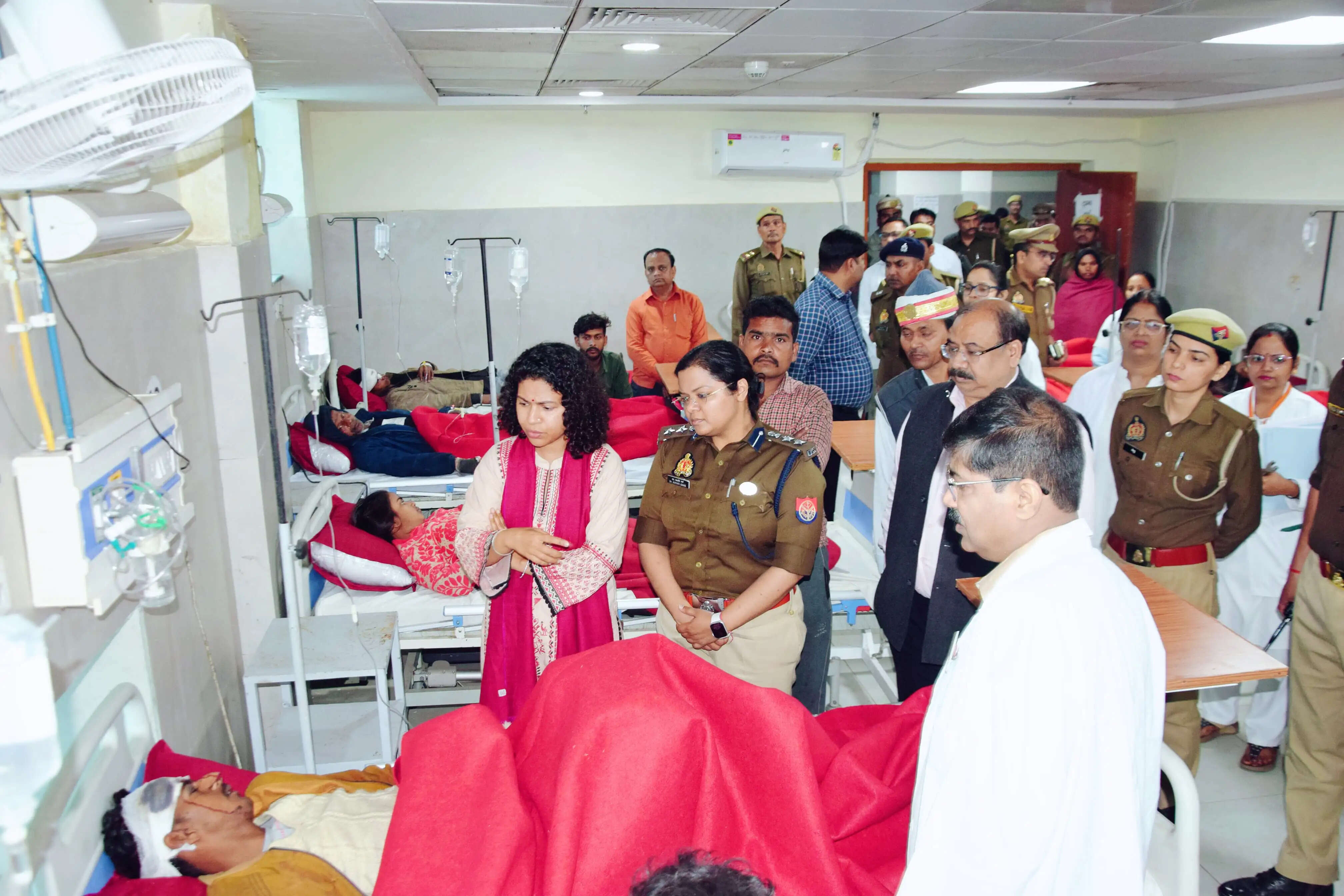 लखीमपुर खीरी में दो सड़क हादसाें में एक छात्र समेत दाे लाेगाें की मौत, 16 घायल